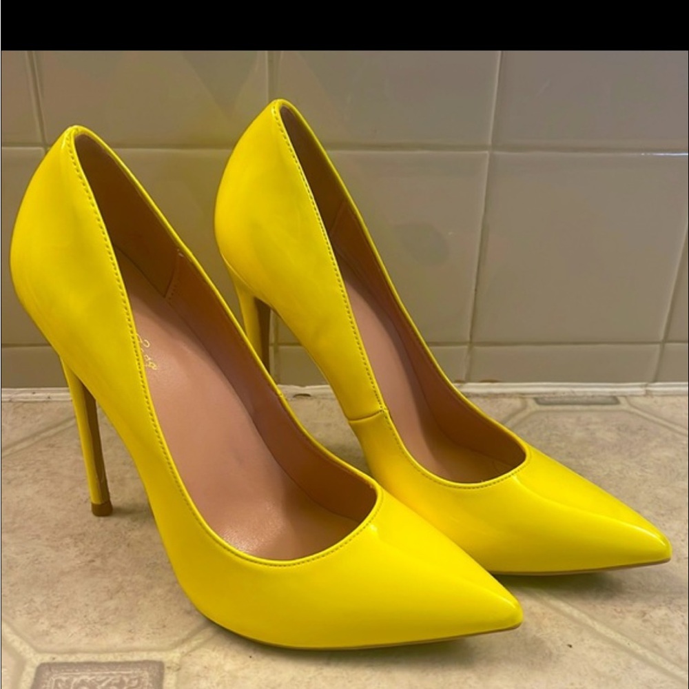 Yellow High Heel Pumps
